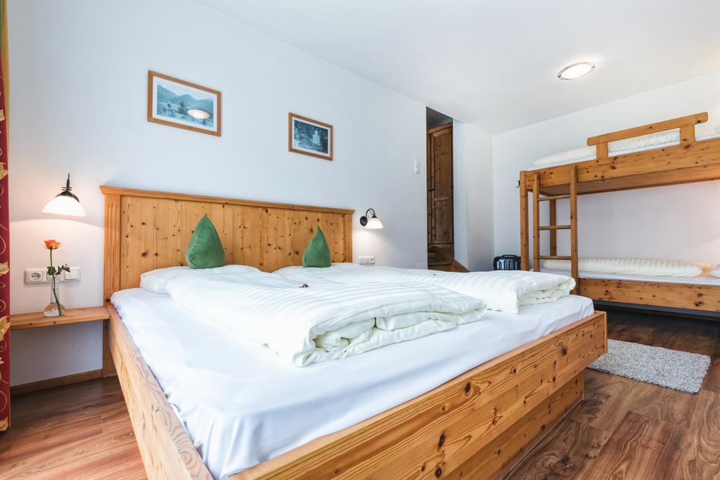 Apparthotel Alpenchalet Neukirchen am Grossvenediger Bagian luar foto