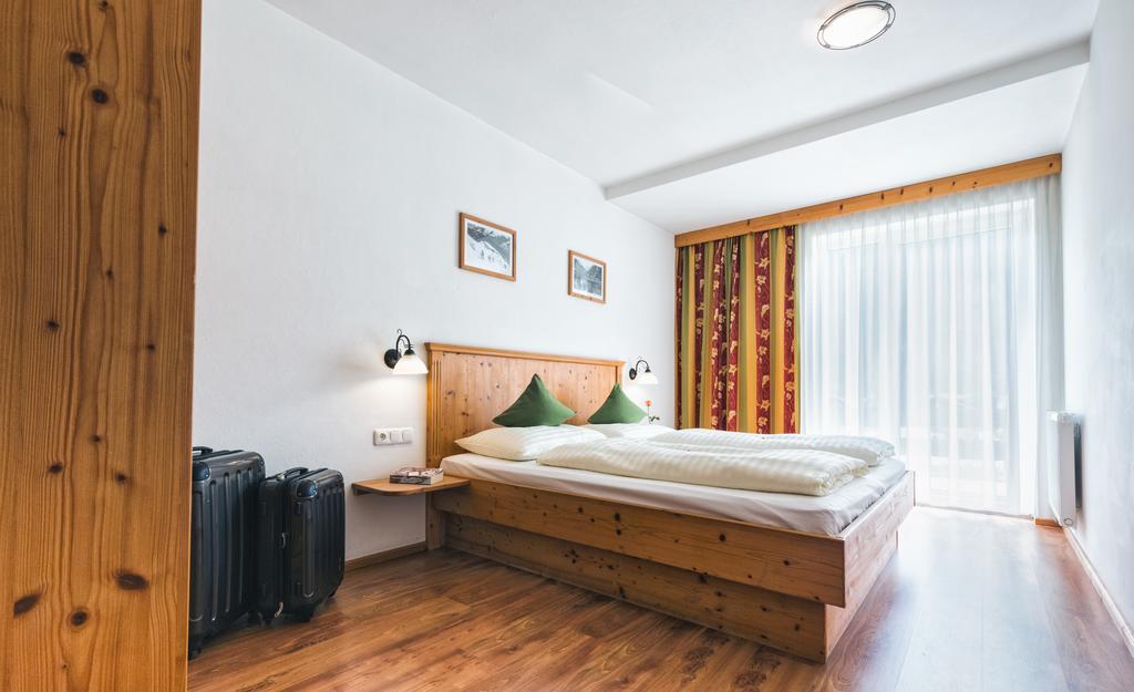 Apparthotel Alpenchalet Neukirchen am Grossvenediger Bagian luar foto