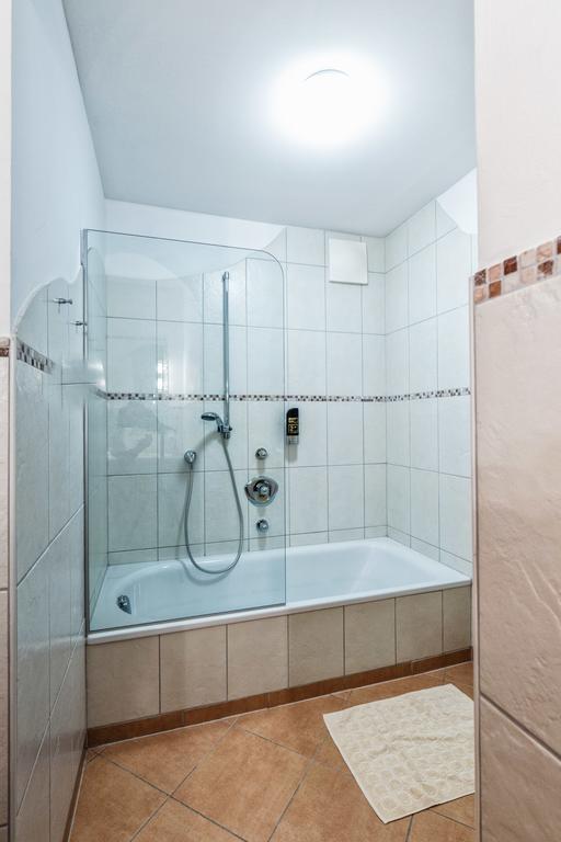 Apparthotel Alpenchalet Neukirchen am Grossvenediger Bagian luar foto